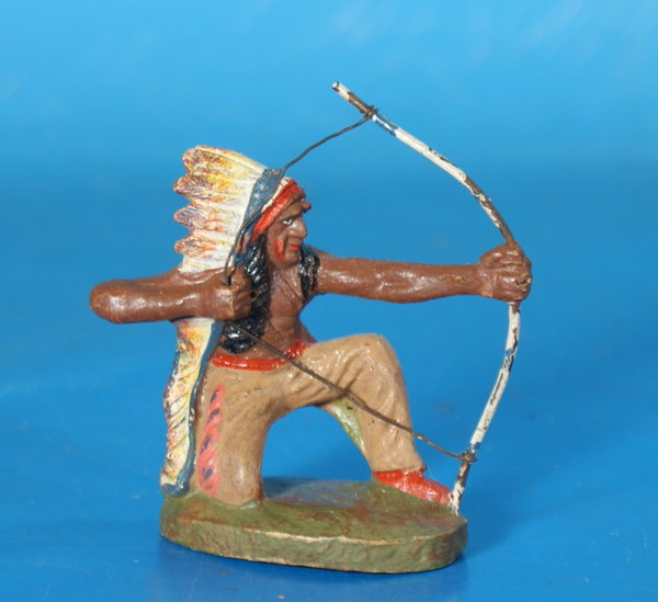 TIPPLE TOPPLE Indianer mit Bogen kniend um 1950 Masse WTT073 Y